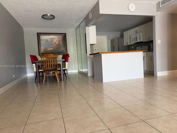 800 NE 195th St , Unit 211, Miami, FL 33179