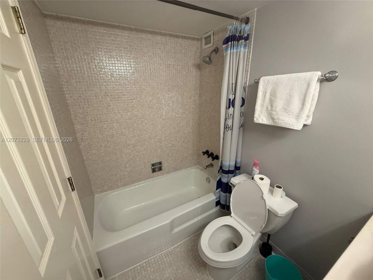 800 NE 195th St, Unit 211, Miami, FL 33179 Photo