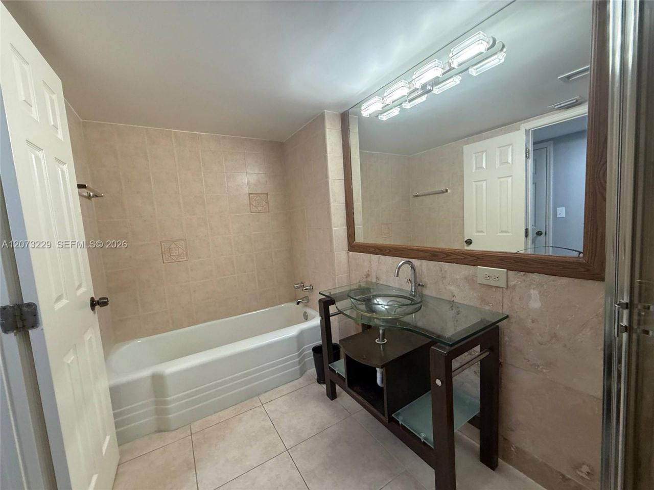800 NE 195th St, Unit 211, Miami, FL 33179 Photo