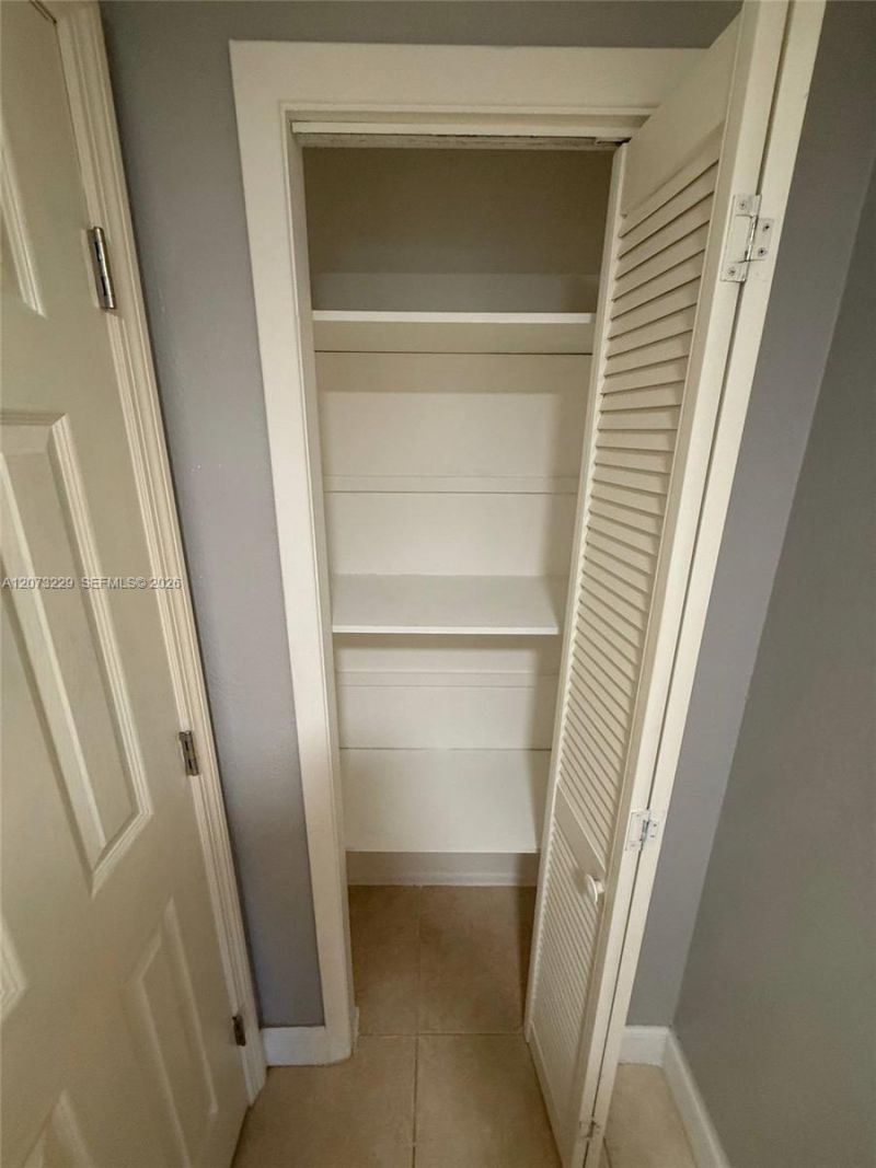 800 NE 195th St, Unit 211, Miami, FL 33179 Photo