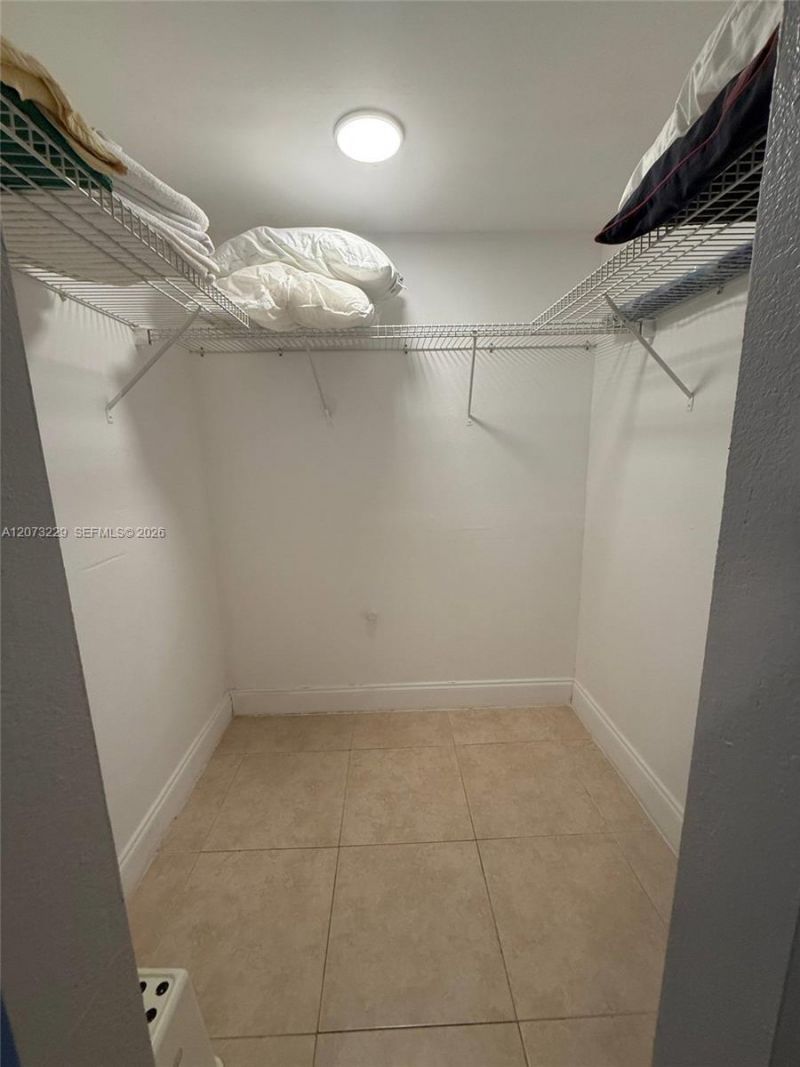 800 NE 195th St, Unit 211, Miami, FL 33179 Photo