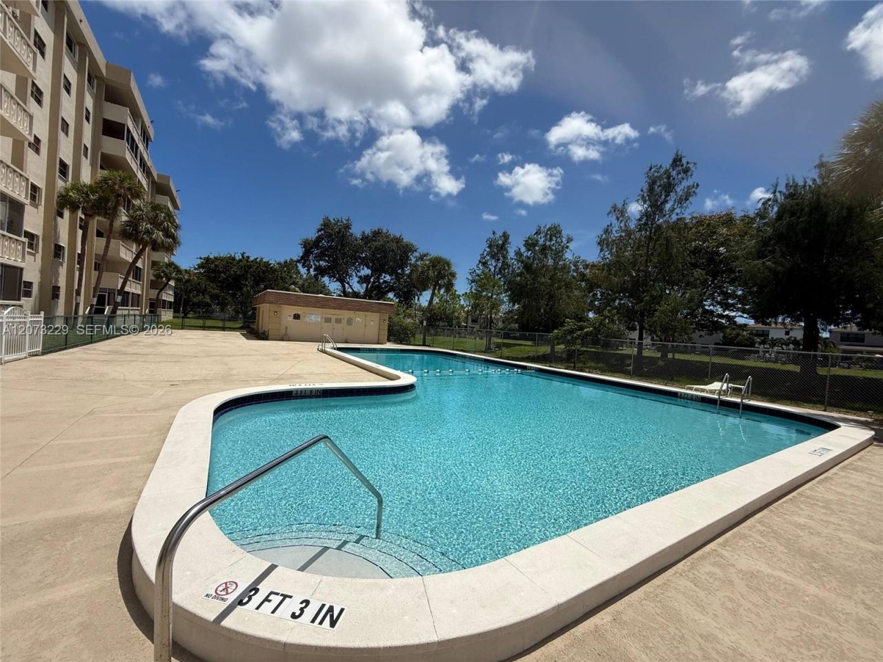 800 NE 195th St, Unit 211, Miami, FL 33179 Photo
