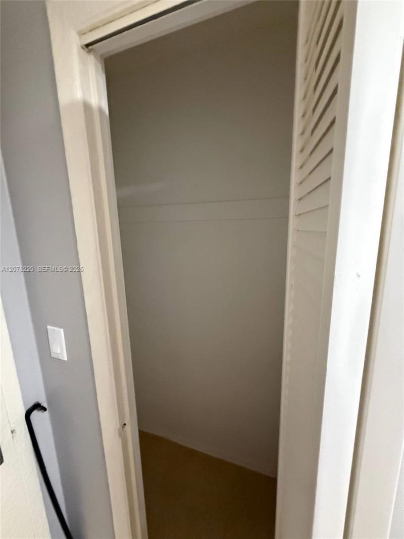 800 NE 195th St, Unit 211, Miami, FL 33179 Photo