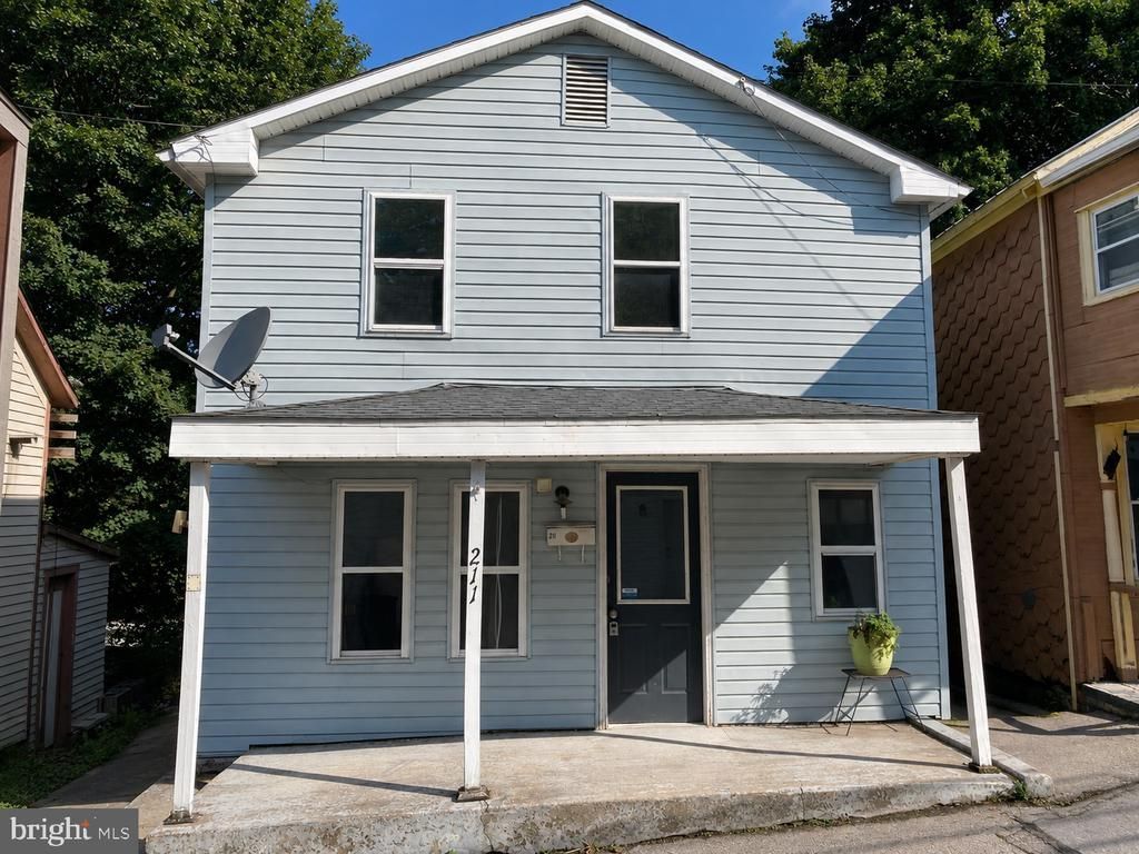 211 E PIKE STREET , BELLEFONTE, PA 16823