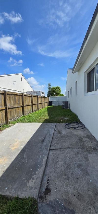 9612 Grand Canal Dr, Miami, FL 33174 Photo