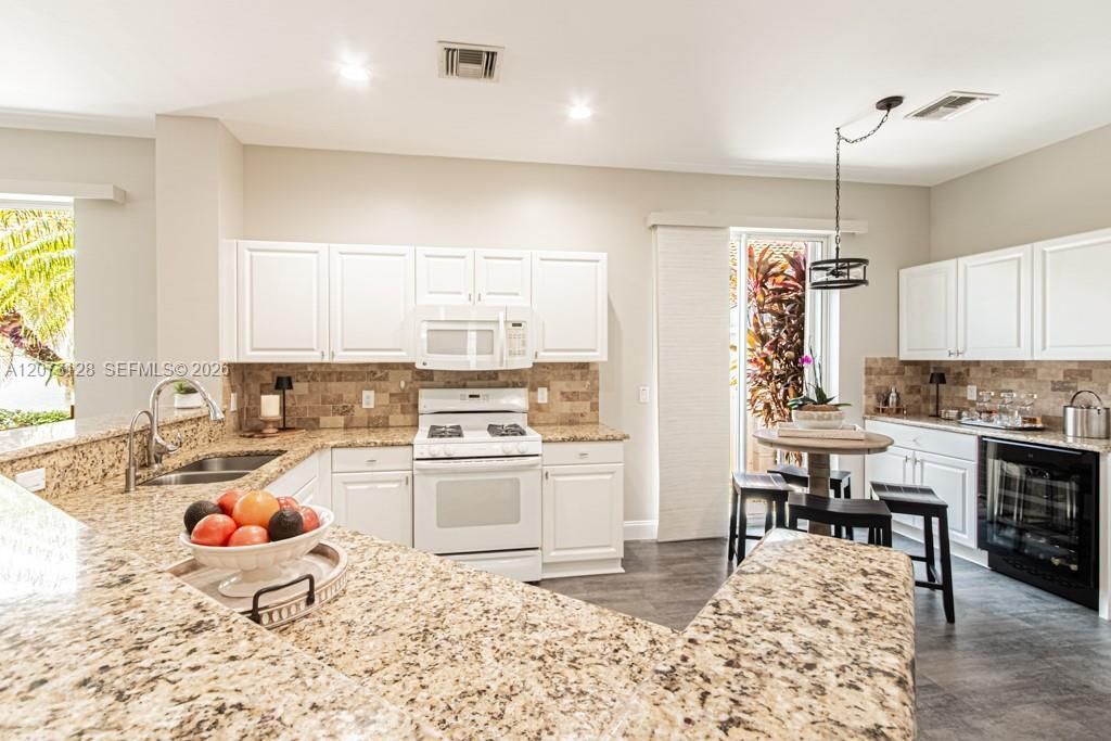 10545 Avila Cir, Fort Myers, FL 33913 Photo