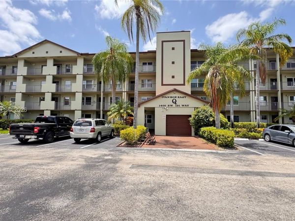 1400 SW 131st Way , Unit 305Q, Pembroke Pines, FL 33027