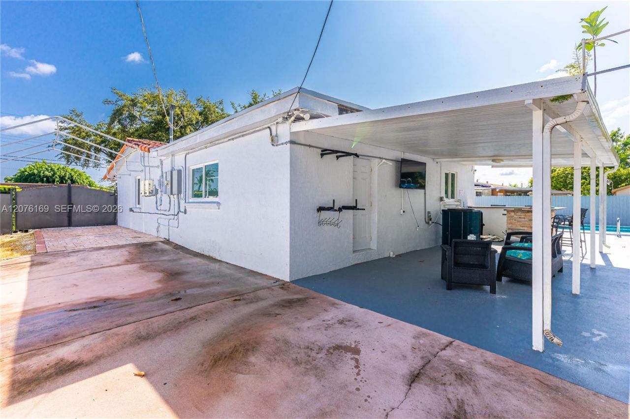 10310 SW 43rd St , Miami, FL 33165 Photo
