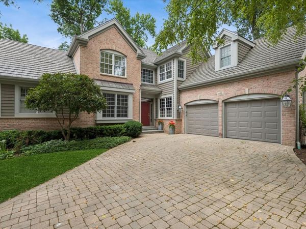 633 Academy Woods Drive , Lake Forest, IL 60045