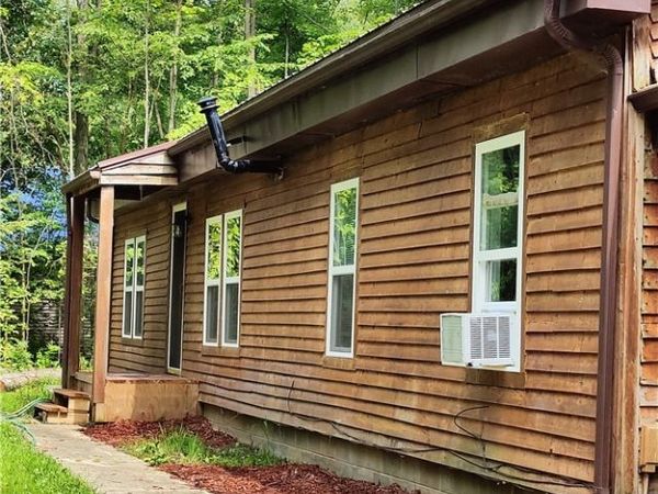2860 Black Sea Road , Jefferson, OH 44047