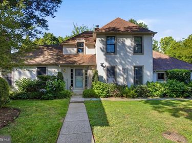 19 HIGHFIELD LANE, WAYNE, PA 19087
