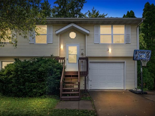 125 Parkview Court , North Liberty, IA 52317