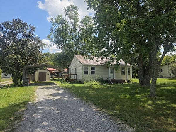 732 New Deal Potts Rd, Cottontown, TN 37048