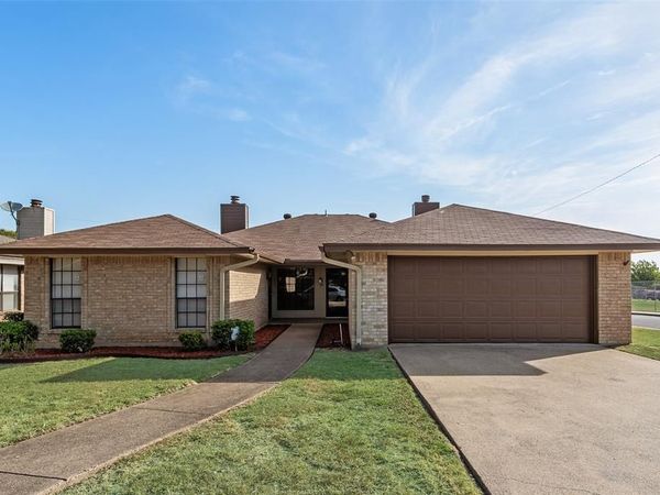 215/217 Silver Creek Drive, Duncanville, TX 75137