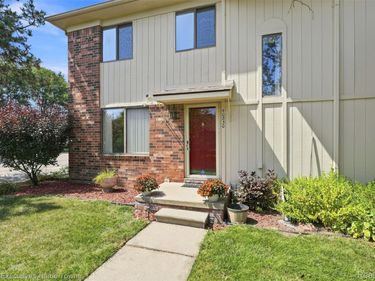 40830 Highpointe Drive, Unit 17, Clinton Township, Mi 48038