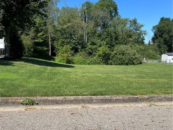 Malibu Drive , East Palestine, OH 44413