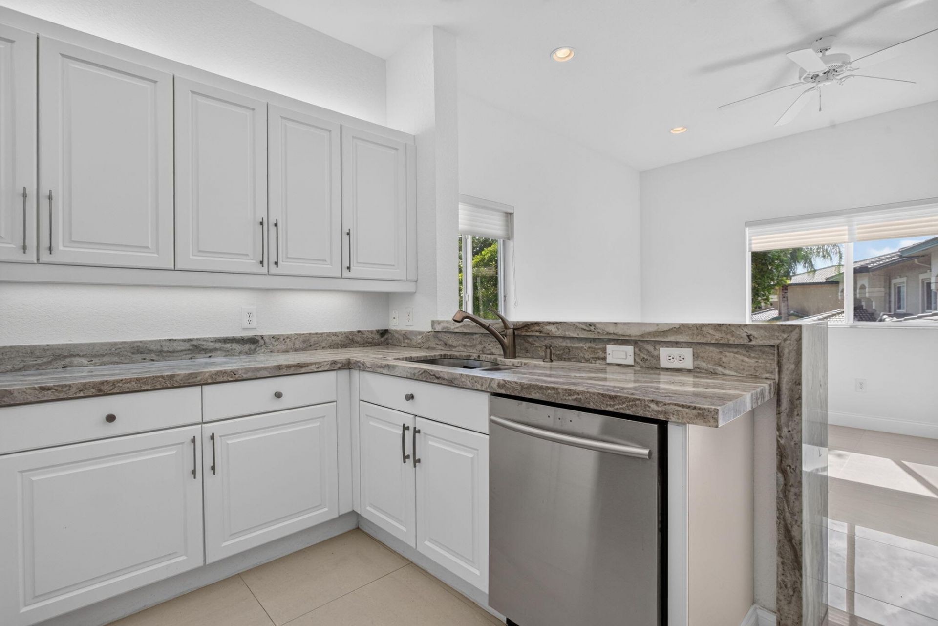7940 Exeter Circle E, Unit 201, Tamarac, FL 33321 Photo