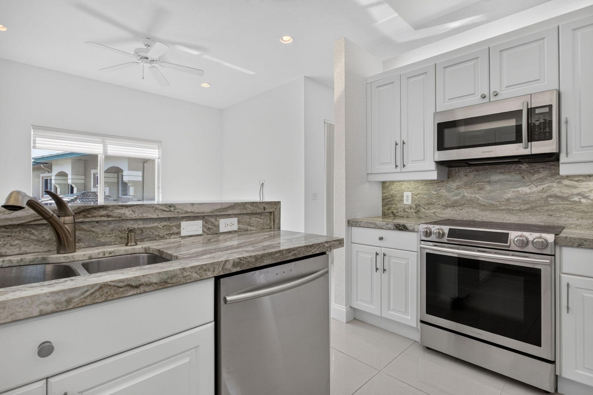 7940 Exeter Circle E, Unit 201, Tamarac, FL 33321 Photo