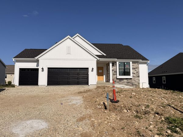 652 Mary Way, Slinger, WI 53086