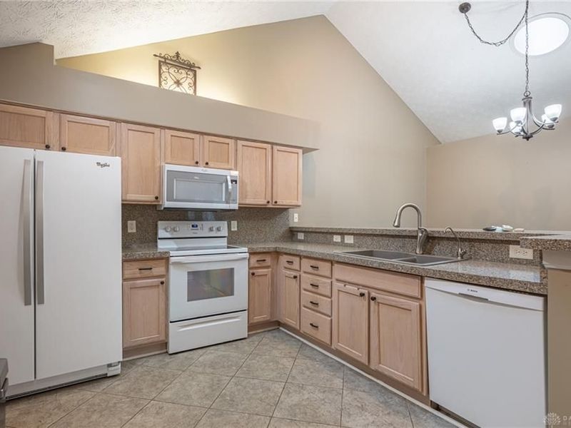 184 Villa Pointe Drive, Springboro, OH 45066 Photo 7