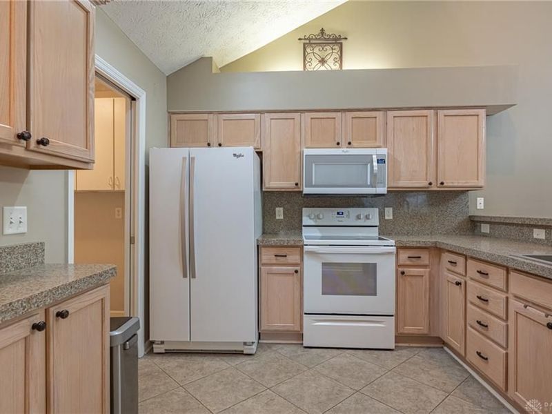 184 Villa Pointe Drive, Springboro, OH 45066 Photo 8