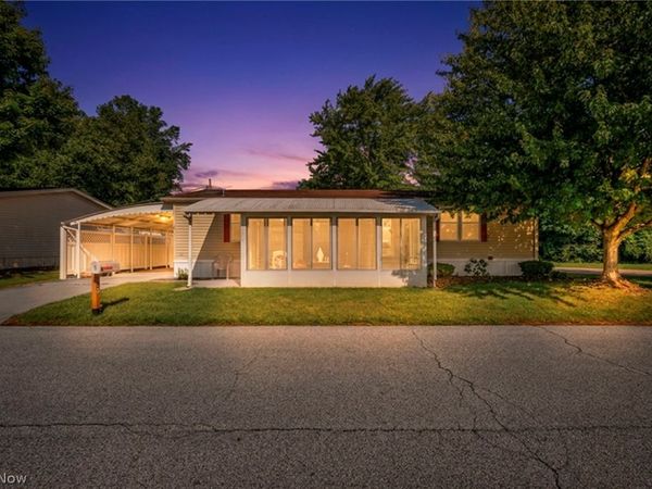 16 Cherry Lane , Olmsted Twp, OH 44138