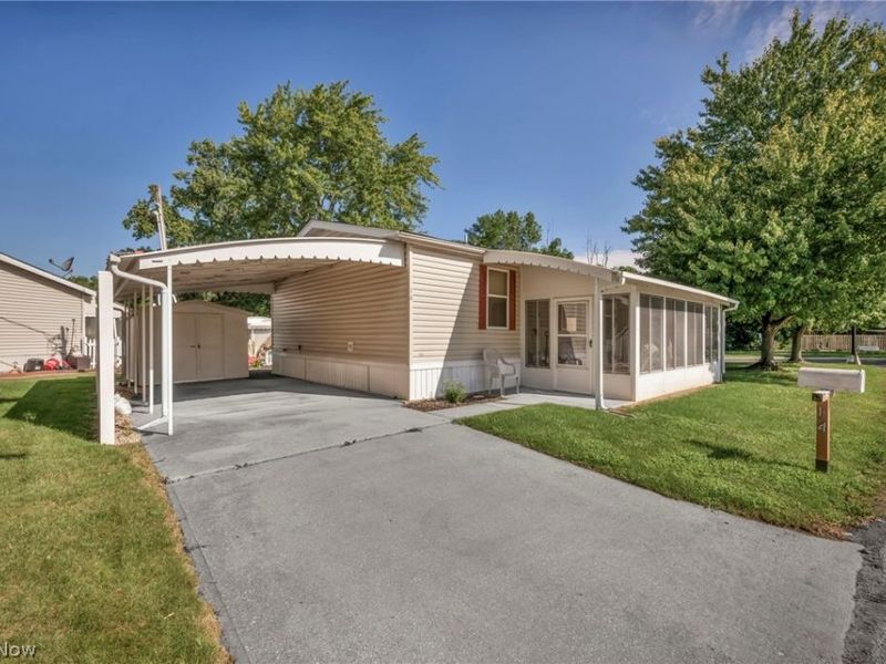 16 Cherry Lane, Olmsted Township, OH 44138 Photo 3