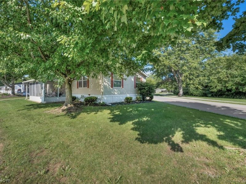 16 Cherry Lane, Olmsted Township, OH 44138 Photo 4