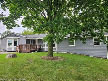 252 Pinewood Drive, Fowlerville Village, Mi 48836