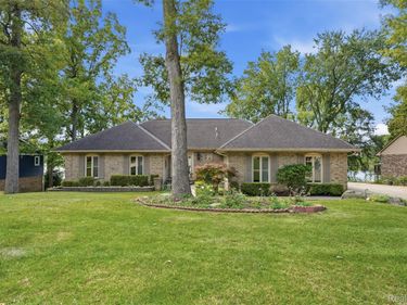152 Overlake, Lake Orion Village, Mi 48362