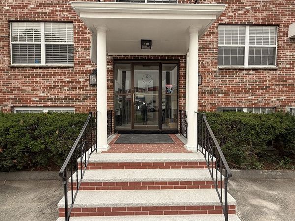 32 Bradford Street, Unit 8, Concord, MA 01742
