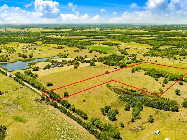 000 CR 26050 , Roxton, TX 75477