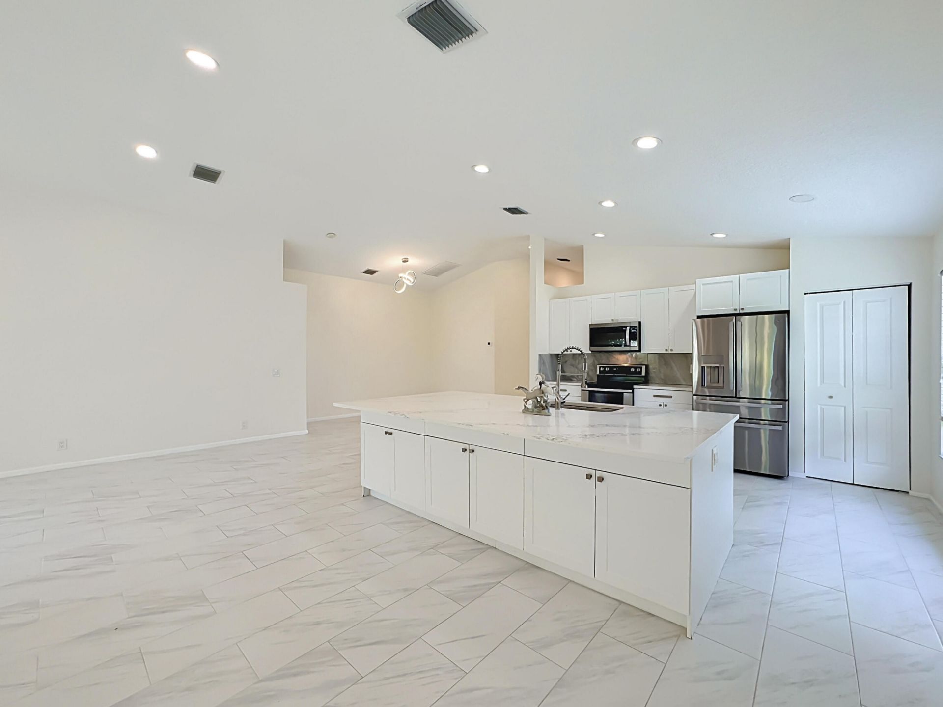 8914 SW Bonneville Drive, Stuart, FL 34997 Photo