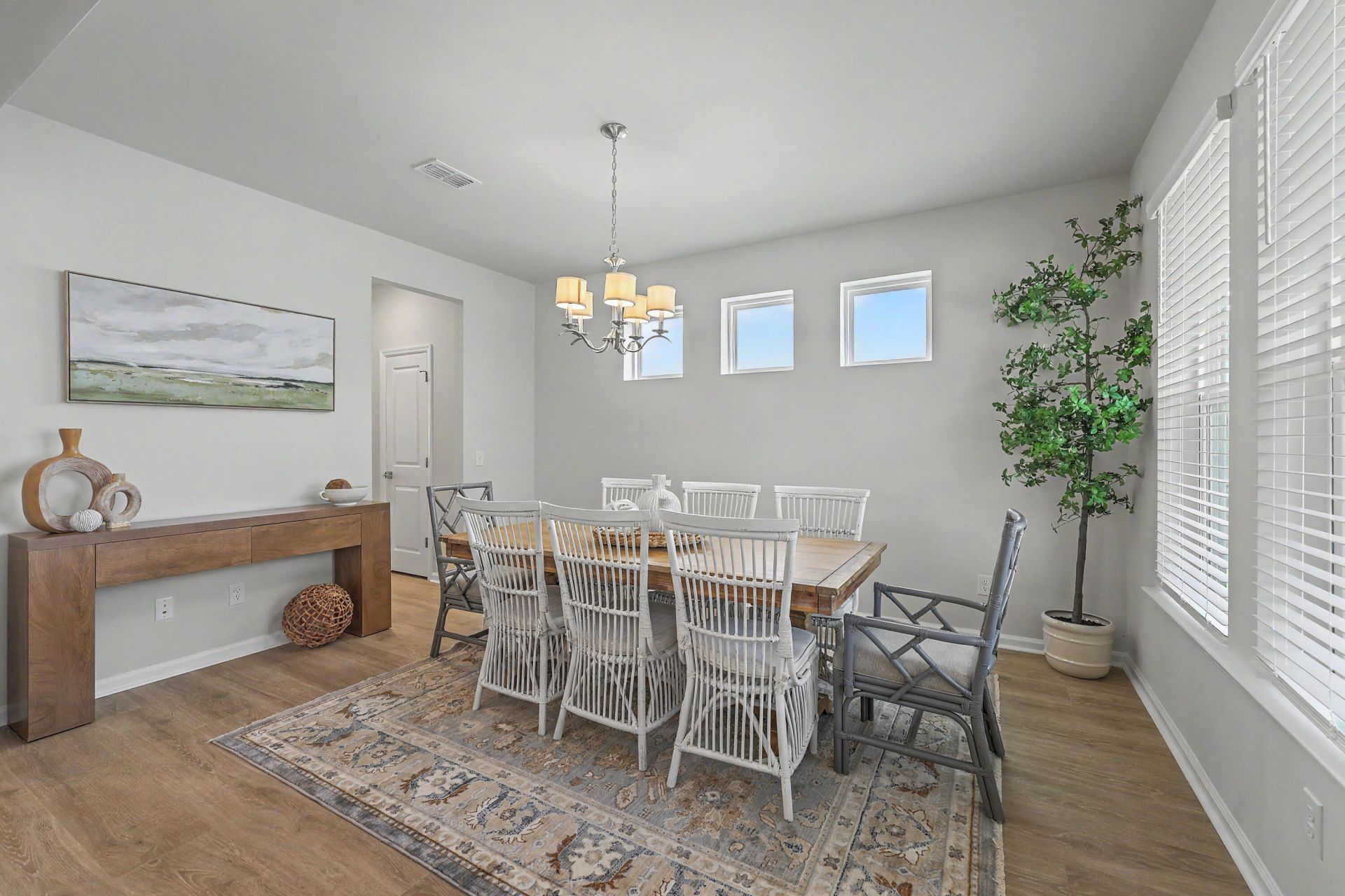 468 White Magnolia Street Photo 10