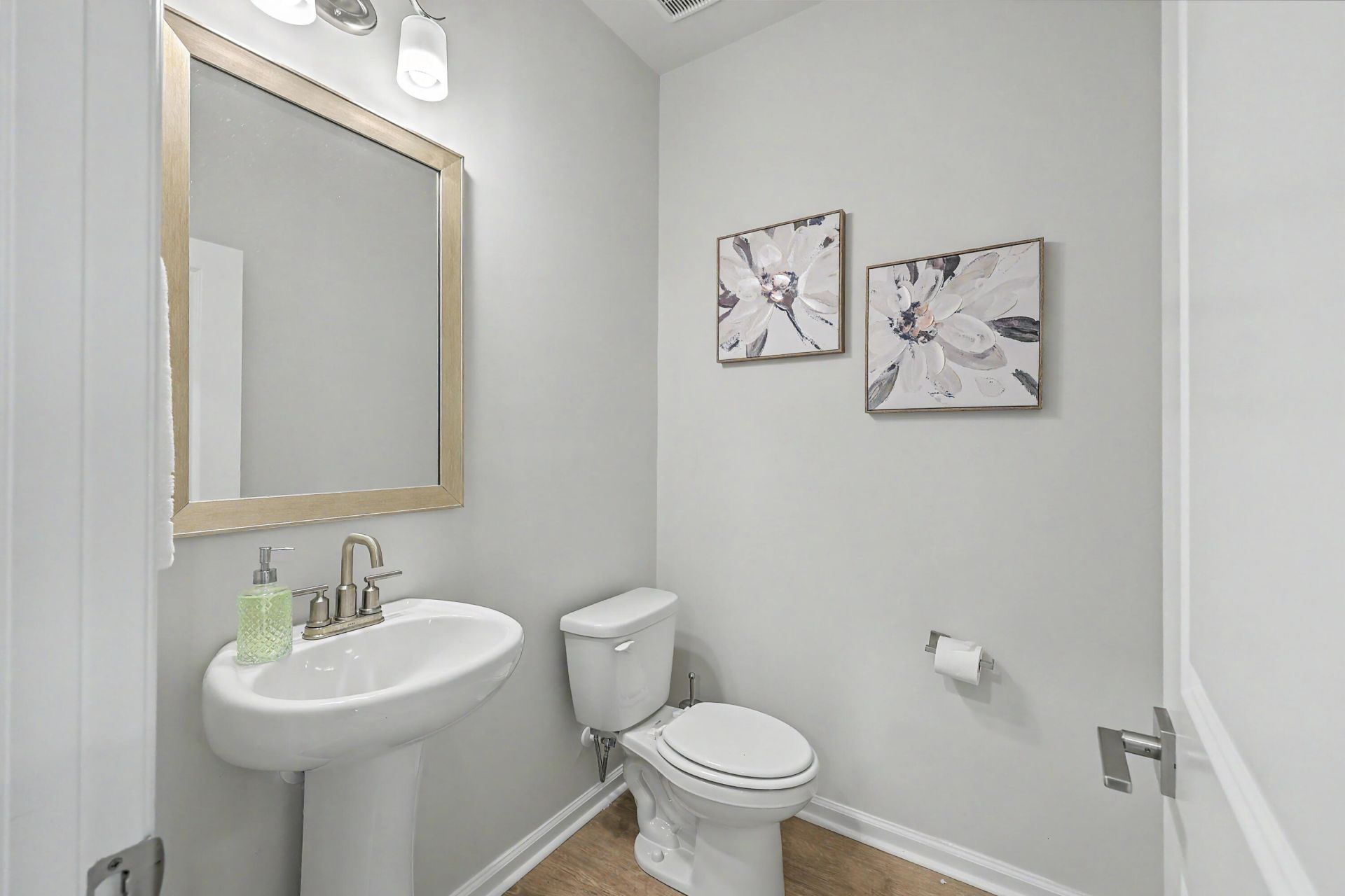468 White Magnolia Street Photo 12