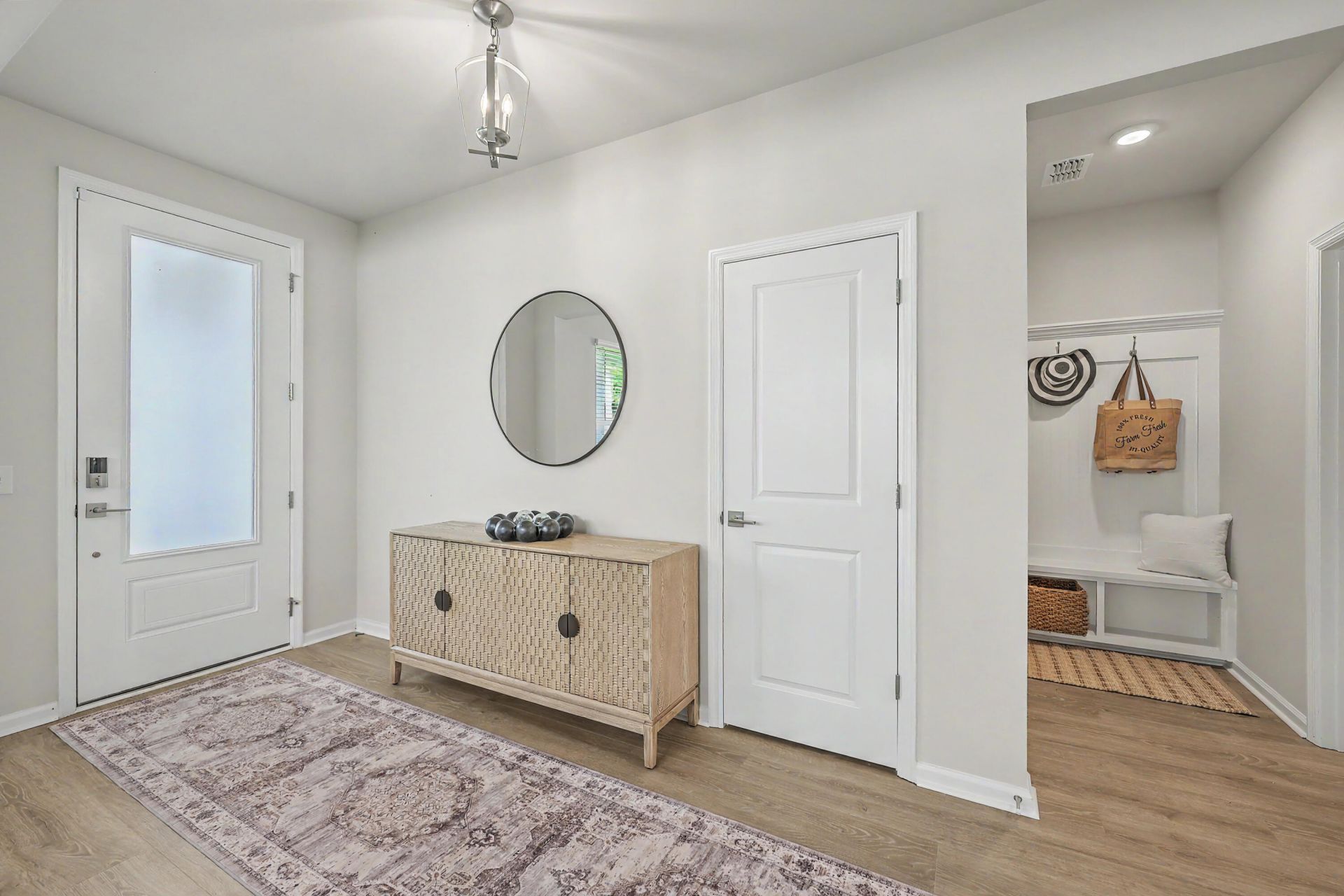 468 White Magnolia Street Photo 7