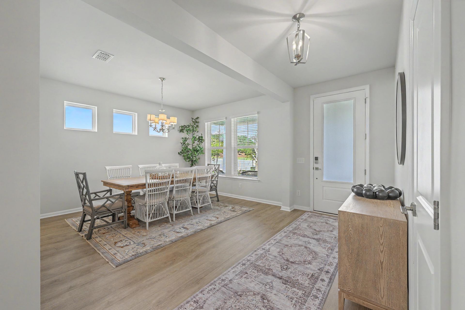 468 White Magnolia Street Photo 8
