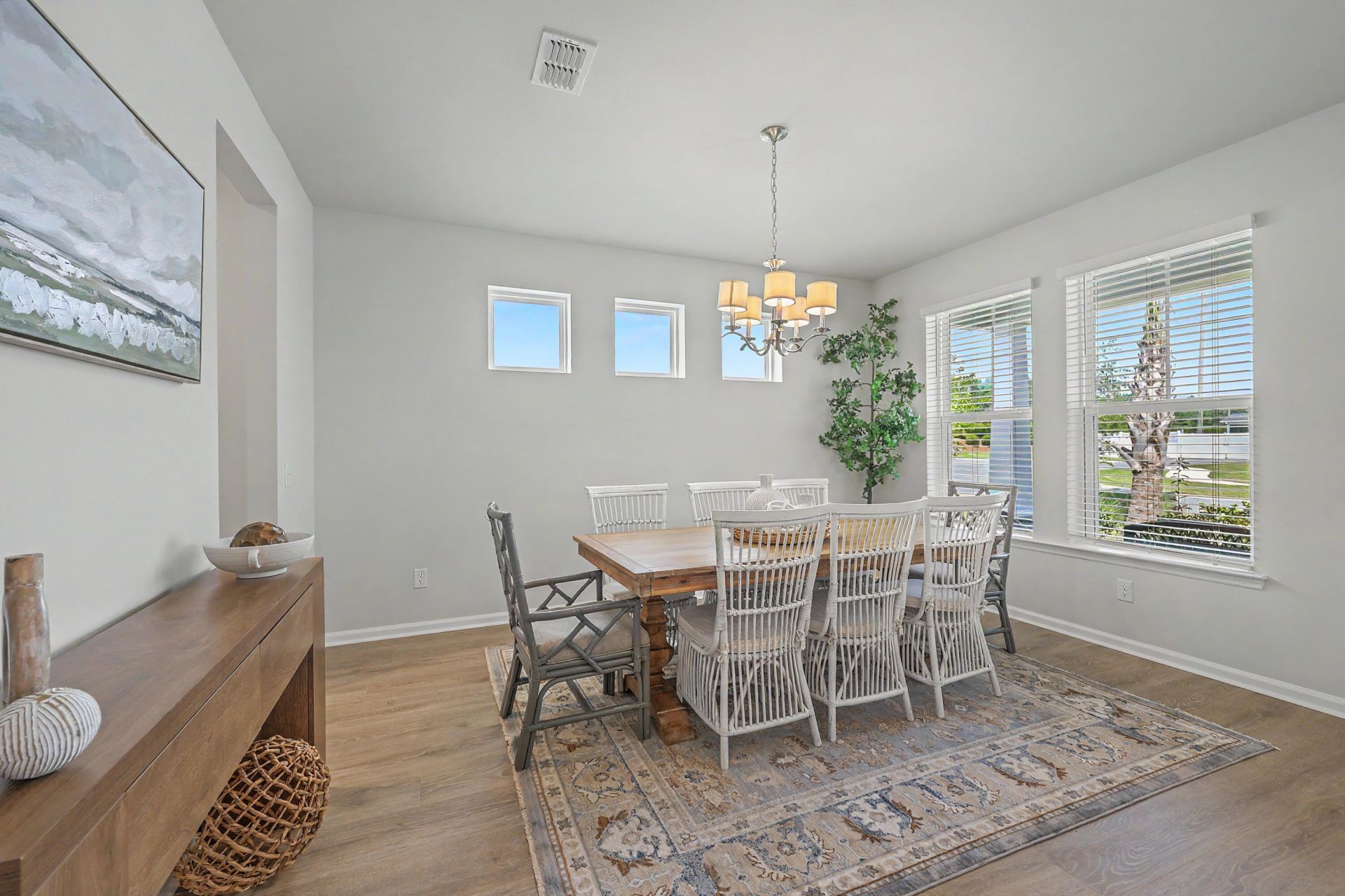 468 White Magnolia Street Photo 9
