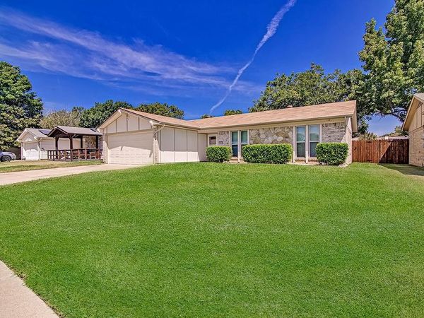 223 Countryside Drive, Arlington, TX 76014