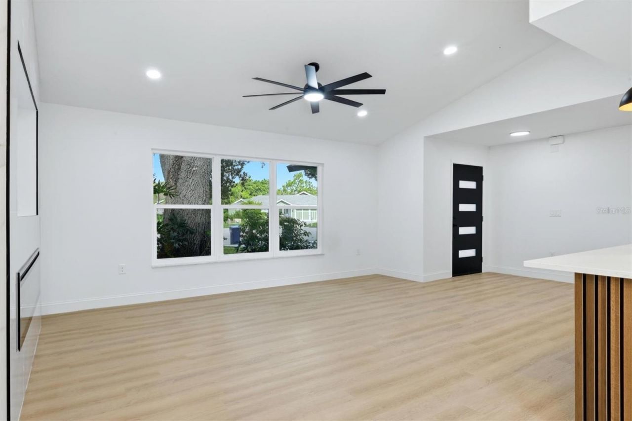 6909 9th Court E, Sarasota, FL 34243 Photo
