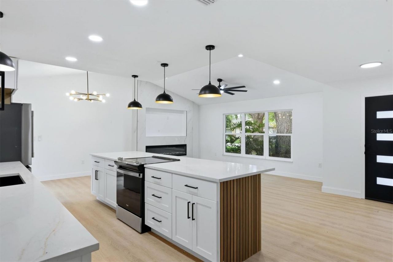 6909 9th Court E, Sarasota, FL 34243 Photo