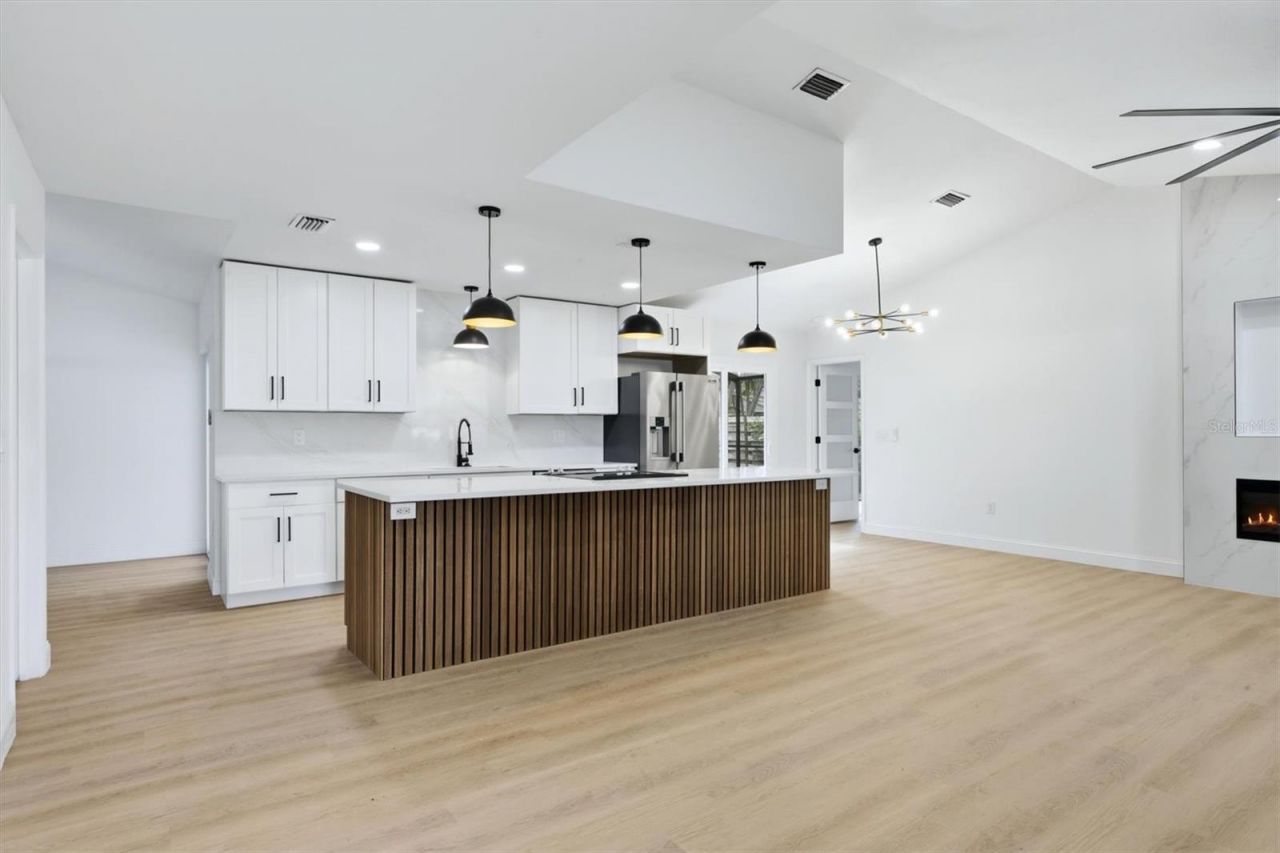 6909 9th Court E, Sarasota, FL 34243 Photo