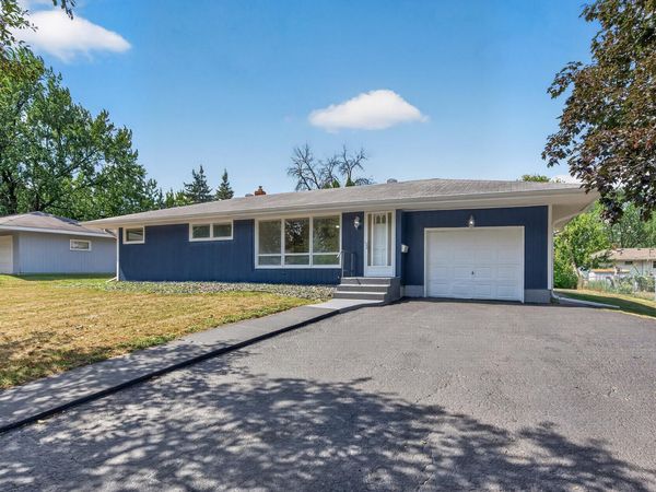 2833 Farrington Street, Roseville, MN 55113