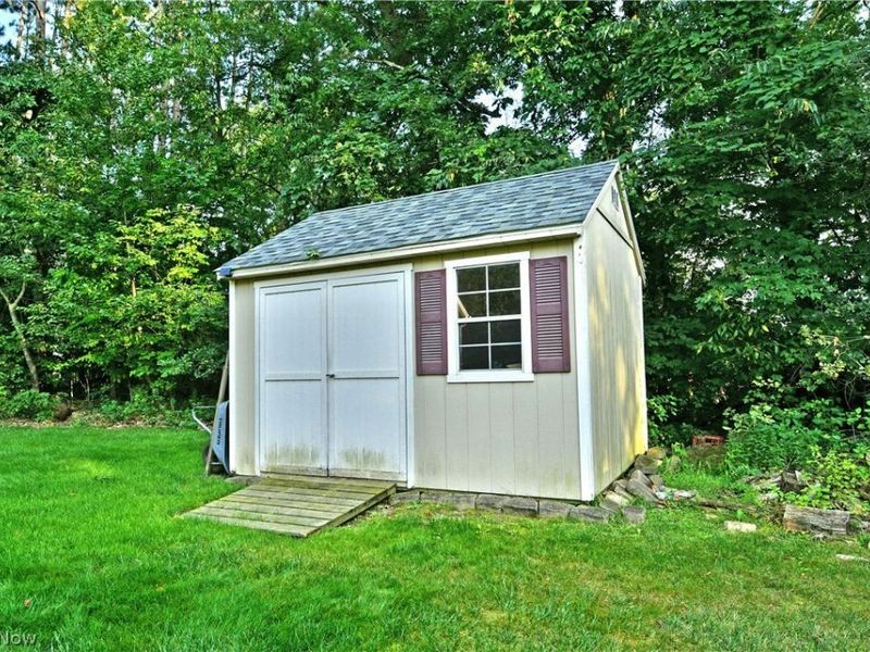 3750 Oakview Drive, Girard, OH 44420 Photo 8