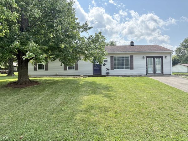 8862 N Shawnee Drive , Columbus, IN 47201