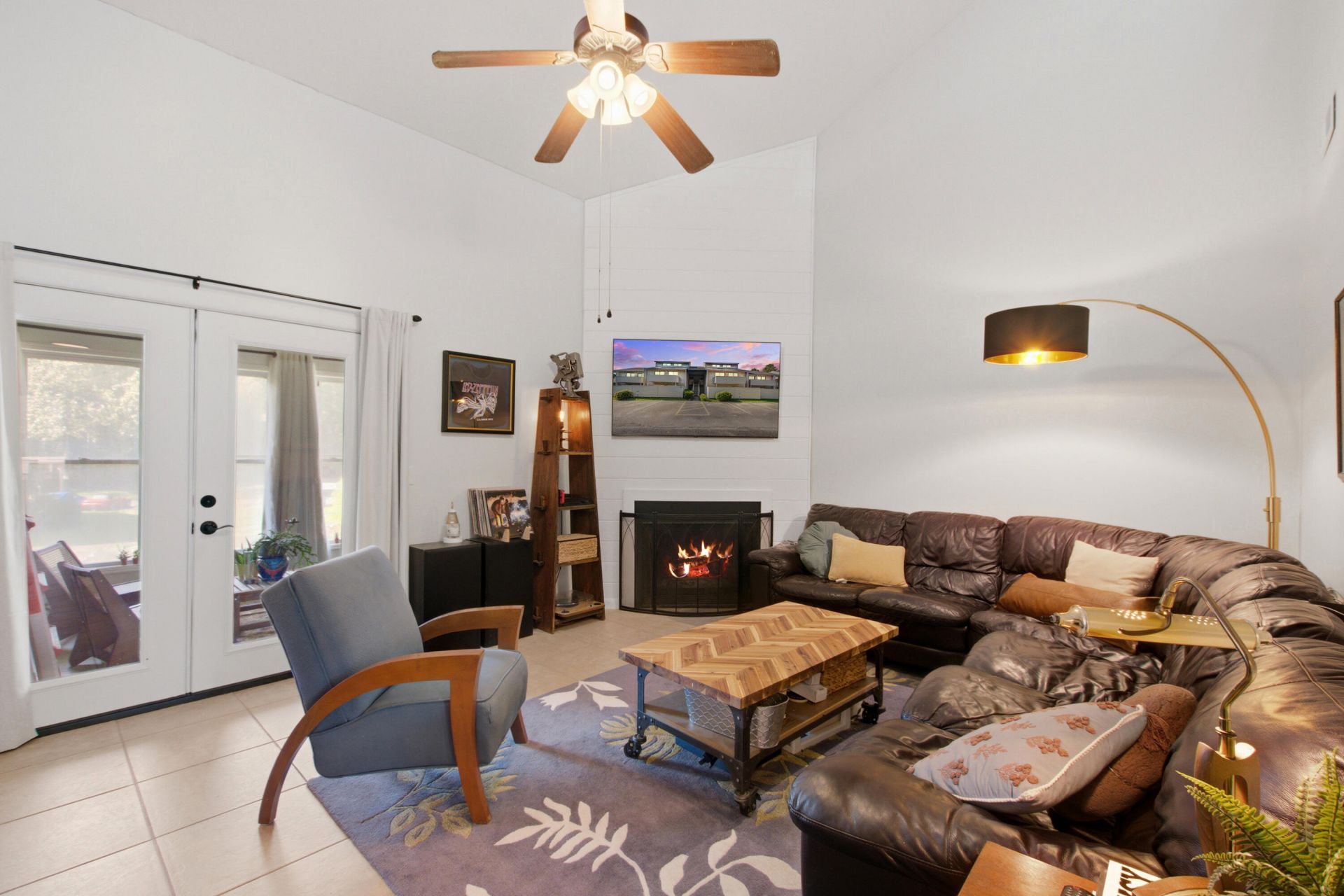 307 Greenmeadow Drive Photo 15