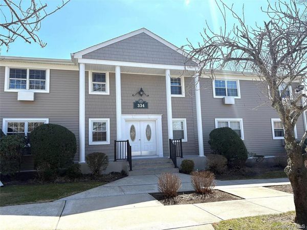 334 Lakeland Avenue, Unit 4D, Sayville, NY 11782