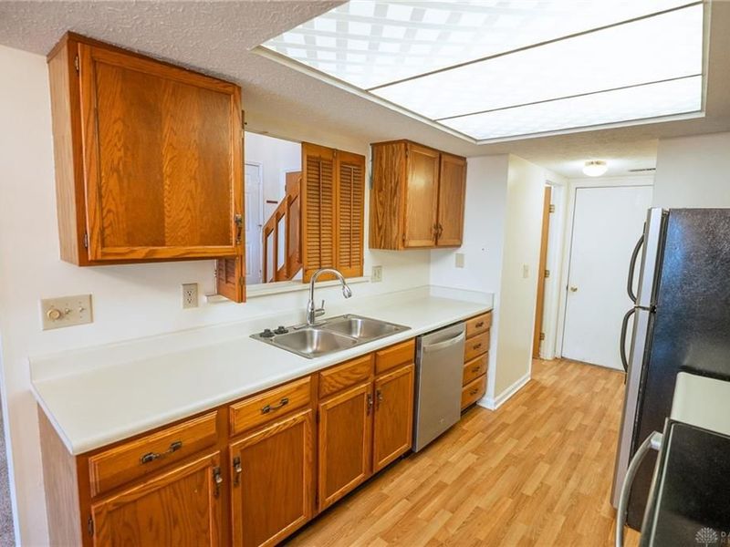 5701 Cobblegate Drive, West Carrollton, OH 45449 Photo 8
