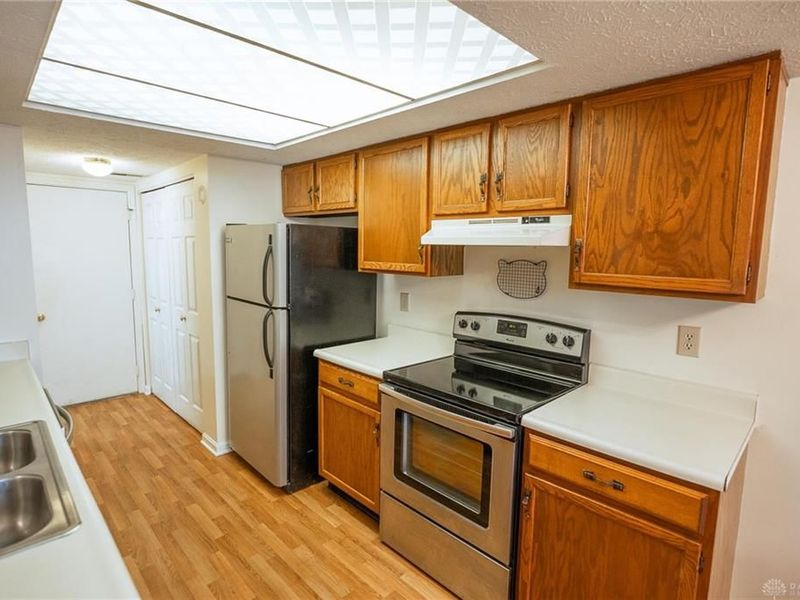 5701 Cobblegate Drive, West Carrollton, OH 45449 Photo 9