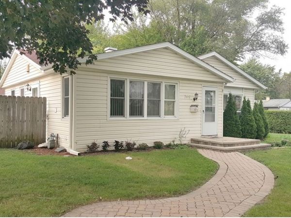 746 S Merle Lane , Wheeling, IL 60090